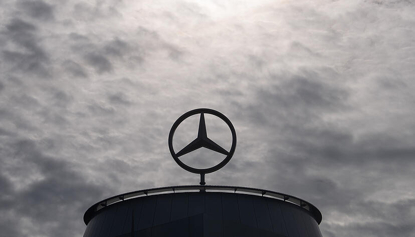 Der Stuttgarter Autobauer Mercedes-Benz erwartet 2024 ein Geschäftsjahr ohne großes Wachstum. Der Stuttgarter Autobauer Mercedes-Benz erwartet 2024 ein Geschäftsjahr ohne großes Wachstum.