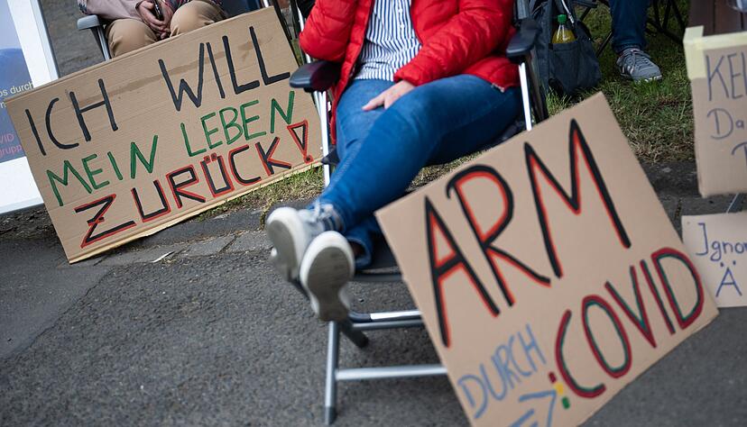 Eine Long-Covid-Selbsthilfegruppe aus Rheinland-Pfalz demonstrierte 2023. (Archivbild)