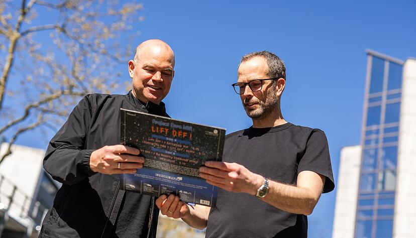 Benjamin Klugs (r) und Christian Steigers (l) Achterbahn-Song wurde damals auch auf Schallplatten und CDs verkauft.