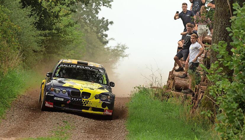 Johannes Kessel und Hans-Peter Loth gewannen in ihrem BMW M3 E46 Compact im Saarland sieben von zehn Wertungsprüfungen.