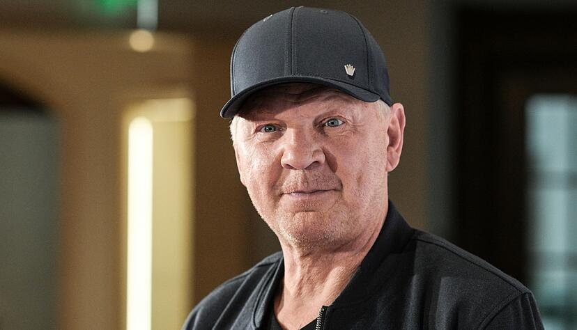 Effenberg sieht keinen Nachteil, sollte Woltemade seinen Wechsel aufschieben. Effenberg sieht keinen Nachteil, sollte Woltemade seinen Wechsel aufschieben.