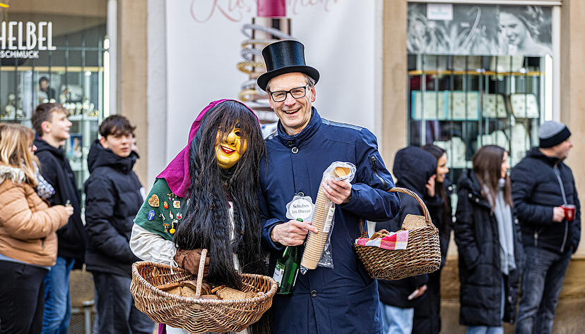 Auch der Bürgermeister von Brackenheim, Thomas Csaszar,  ist beim Umzug dabei.