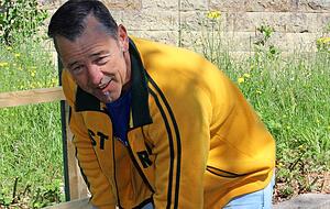 Harte Arbeit in der Garten-Parzelle in Neckargartach: Dieter Neutz.