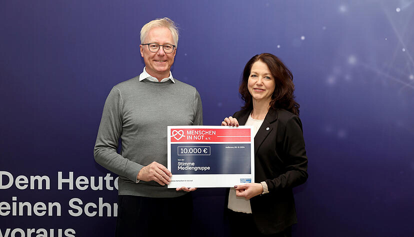 Die Heilbronner Stimme unterstützt die Aktion "Menschen in Not", hier mit Tilman Distelbarth (Verleger) und Tanja Ochs (stv. Chefredakteurin). Dem guten Beispiel folgen viele: Zahlreiche Unternehmer in der Region spenden für den guten Zweck, statt Weihnachtsgeschenke für ihre Kunden zu kaufen. Die Heilbronner Stimme unterstützt die Aktion "Menschen in Not", hier mit Tilman Distelbarth (Verleger) und Tanja Ochs (stv. Chefredakteurin). Dem guten Beispiel folgen viele: Zahlreiche Unternehmer in der Region spenden für den guten Zweck, statt Weihnachtsgeschenke für ihre Kunden zu kaufen.