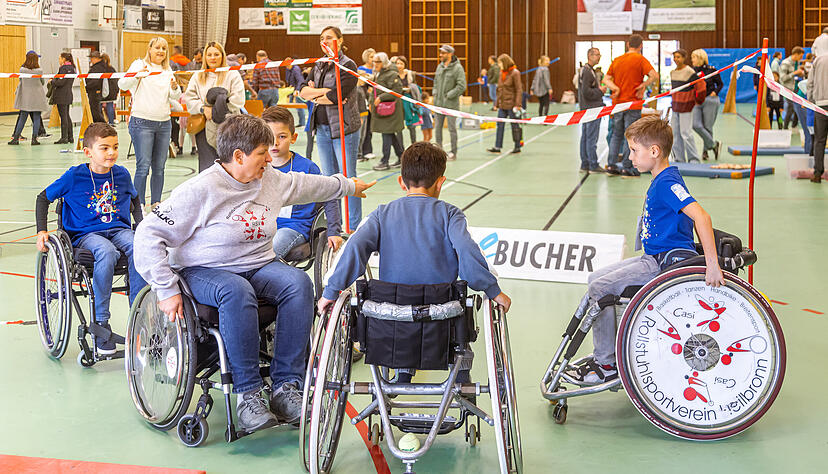 Beim inklusiven Sportfest können sich Kinder ohne Handicap in die Lebenswelt von Rolli-Fahrern hineinversetzen. Beim inklusiven Sportfest können sich Kinder ohne Handicap in die Lebenswelt von Rolli-Fahrern hineinversetzen.