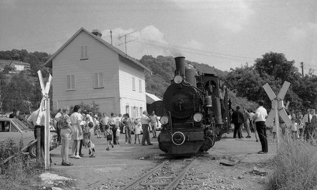 Seit 1971 war die historische Dampflok »Helene« als Museumszug unterwegs. Seit 1971 war die historische Dampflok »Helene« als Museumszug unterwegs.