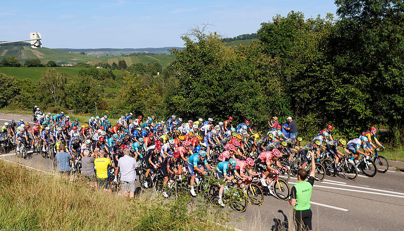 Am Wartberg können sich die Fahrer nochmals mit Getränken versorgen.
