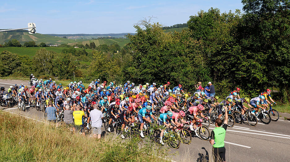 Am Wartberg können sich die Fahrer nochmals mit Getränken versorgen. Am Wartberg können sich die Fahrer nochmals mit Getränken versorgen.