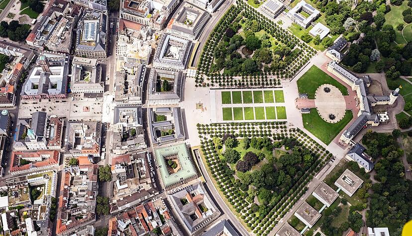 Hübsch ist die Karlsruher Innenstadt mit dem Schloss. Und auch sonst hat die Stadt Experte zufolge eine hohe Lebensqualität. Beim Glücksatlas macht sich das aber nicht bemerkbar. (Archivbild) Hübsch ist die Karlsruher Innenstadt mit dem Schloss. Und auch sonst hat die Stadt Experte zufolge eine hohe Lebensqualität. Beim Glücksatlas macht sich das aber nicht bemerkbar. (Archivbild)