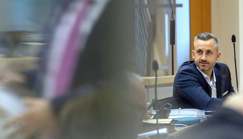 Der Spitzenkandidat der AfD f&uuml;r die Landtagswahl in Sachsen-Anhalt, Ulrich Siegmund, sagt, Angeh&ouml;rigen von Parteifreunden k&ouml;nne er vertrauen, das sei wichtig bei Mitarbeitern. (Archivbild)