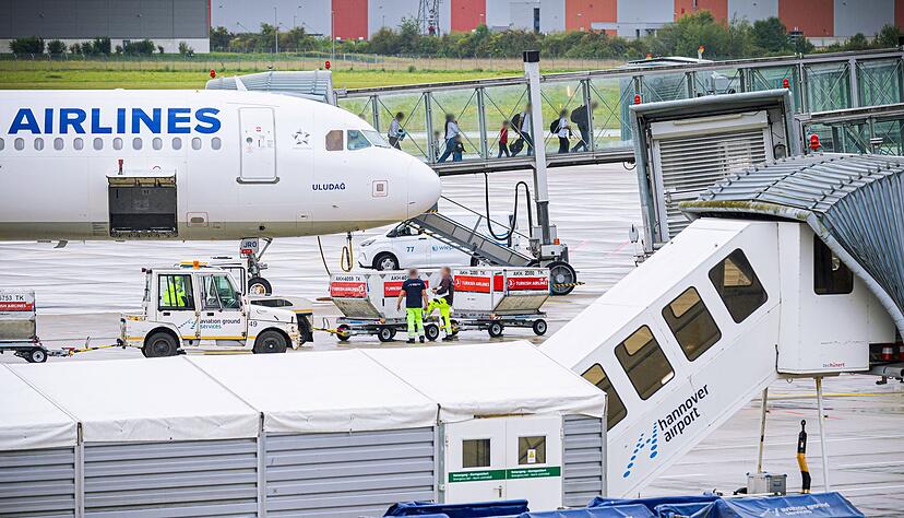 Die schwarz-rote Bundesregierung hatte das Aufnahmeprogramm f&uuml;r besonders gef&auml;hrdete Afghaninnen und Afghanen im Mai gestoppt.