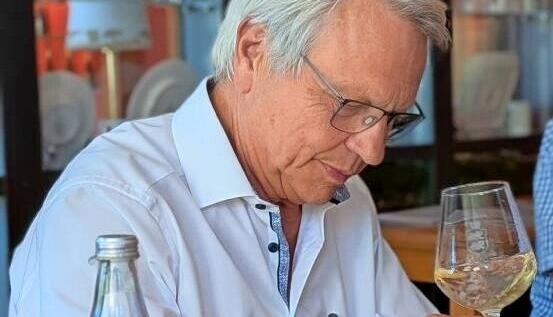 Konzentriert werden die 74 eingereichten Weine getestet und mit einem Punktesystem von der Jury bewertet.