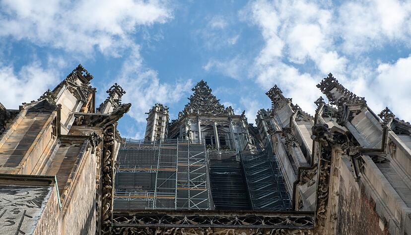 Der Hauptturm des Ulmer Münsters war wegen Sanierungsarbeiten teilweise eingerüstet. Der Hauptturm des Ulmer Münsters war wegen Sanierungsarbeiten teilweise eingerüstet.