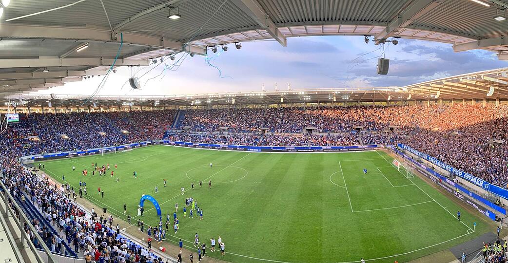 Ein Schmuckkästchen für mehr als 34000 Fans. Das neue Stadion hat nichts mehr mit dem alten, zugigen Wildpark vergangener Jahre zu tun.