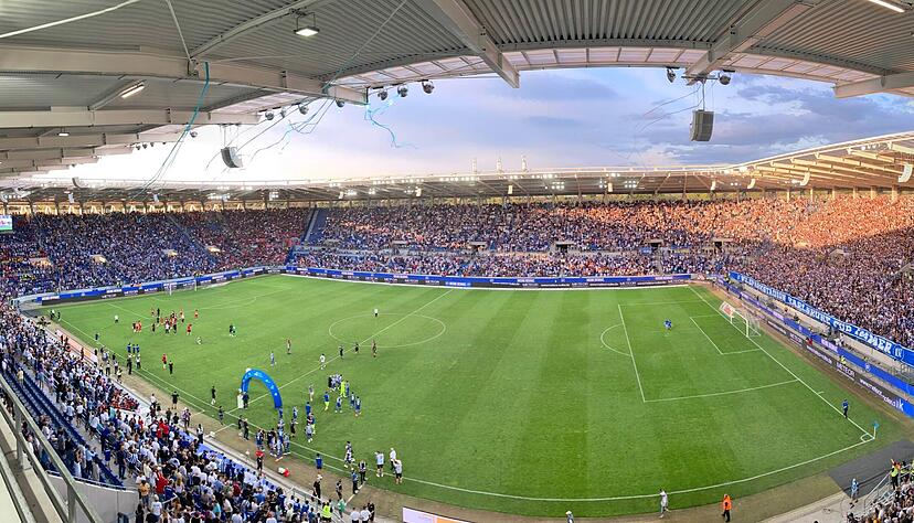Ein Schmuckkästchen für mehr als 34000 Fans. Das neue Stadion hat nichts mehr mit dem alten, zugigen Wildpark vergangener Jahre zu tun.
Foto: Florian Huber