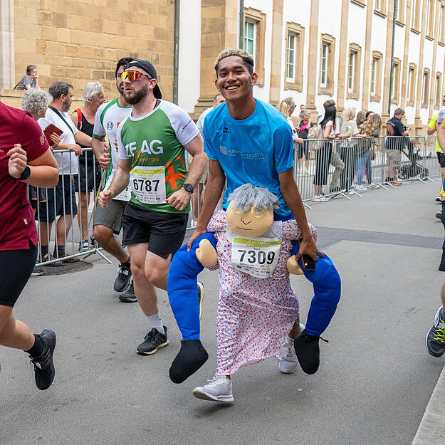 Neben den schnellsten Teams wurde auch das beste Kostüm ausgezeichnet. Neben den schnellsten Teams wurde auch das beste Kostüm ausgezeichnet.
