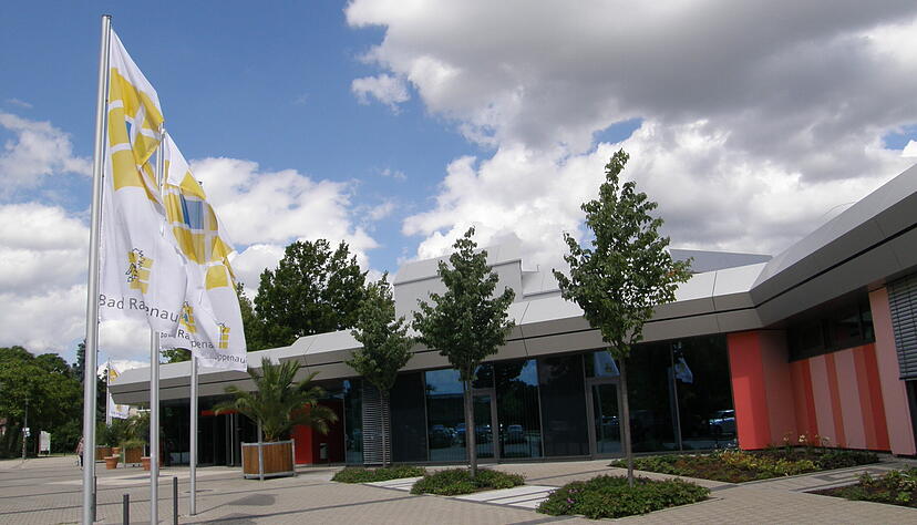 Das Kurhaus ist die gute Stube der Stadt Bad Rappenau. Das P&auml;chterehepaar Michael und Martha G&uuml;thlein h&ouml;rt sp&auml;testens Ende 2025 auf. Die Stadt sucht einen Nachfolger f&uuml;r Veranstaltungsst&auml;tte und Restaurant mit Biergarten.