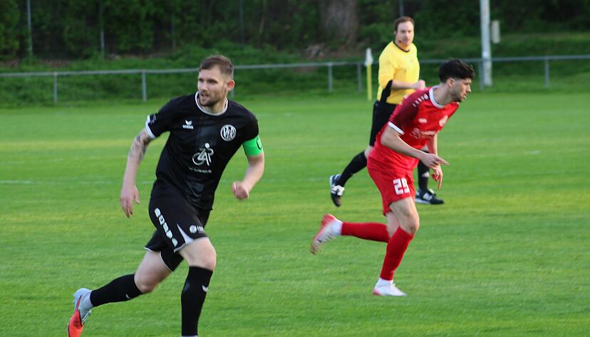 Unter Ersatzkapit&auml;n Jannik Dannh&auml;u&szlig;er zeigt der VfR Heilbronn auch gegen den TSV Oberensingen ein k&auml;mpferisches Gesicht.