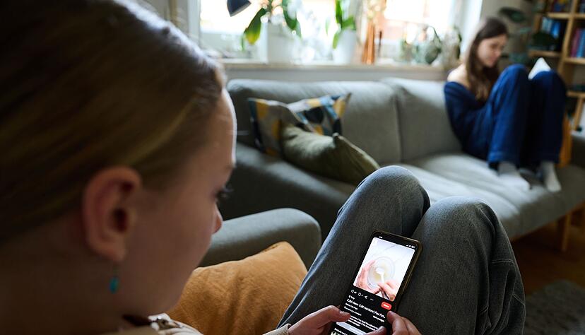 Einem an das Geblinker sozialer Medien gew&ouml;hnten Gehirn kann es schwerfallen, ausdauernd zu lesen. (Archivbild)