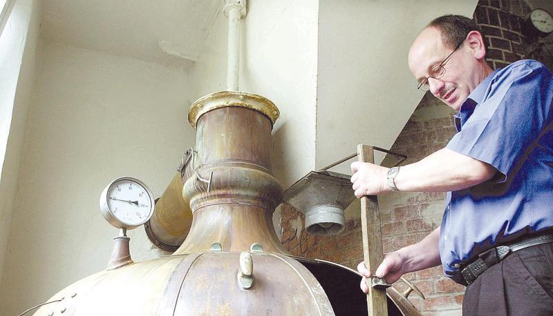 Mit viel Engagement hat Harald Halter (hier ein Foto aus dem Jahr 2002) die kleine Familienbrauerei jahrzehntelang geführt. Jetzt ist Schluss damit. Foto: Archiv/Kempf