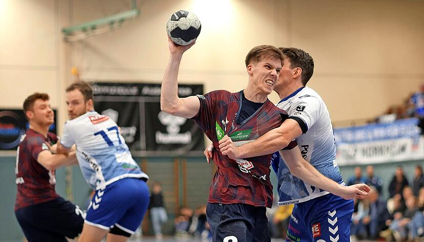 Alle Wille, aller Biss bei Louis Mönch reichte nicht. Der TSB Horkheim um seinen torgefährlichen Spielmacher verlor das Derby in Kornwestheim.
Foto: Julia Rahn Alle Wille, aller Biss bei Louis Mönch reichte nicht. Der TSB Horkheim um seinen torgefährlichen Spielmacher verlor das Derby in Kornwestheim.
Foto: Julia Rahn