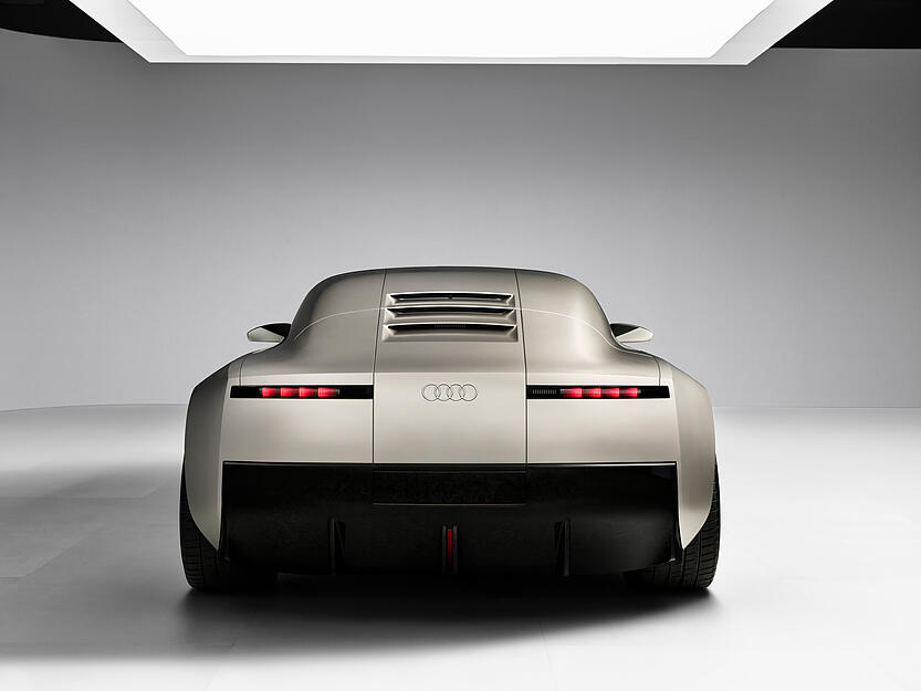 Der Concept C wirkt wie aus einem Stück gefräst. Das Batteriepaket ist mittig platziert, das gibt dem Roadster einen guten, tiefen Schwerpunkt.
