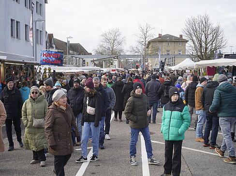 Zahlreiche Besucher waren am Sonntag auf dem traditionellen Pferdemarkt in &Ouml;hringen.