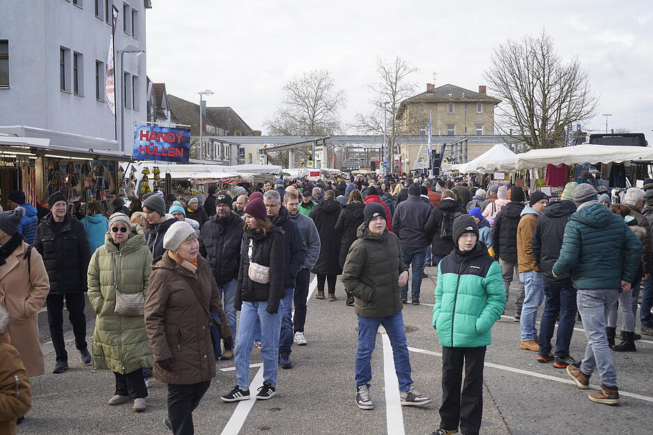 Zahlreiche Besucher waren am Sonntag auf dem traditionellen Pferdemarkt in &Ouml;hringen.