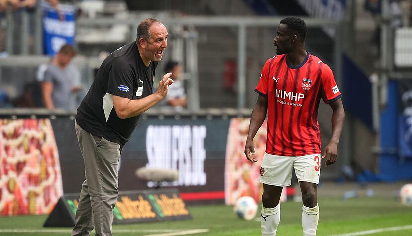 Keine Option f&uuml;r das Gladbach-Spiel: Sirlord Conteh (r) droht eine weitere Knie-Operation. (Archivbild).