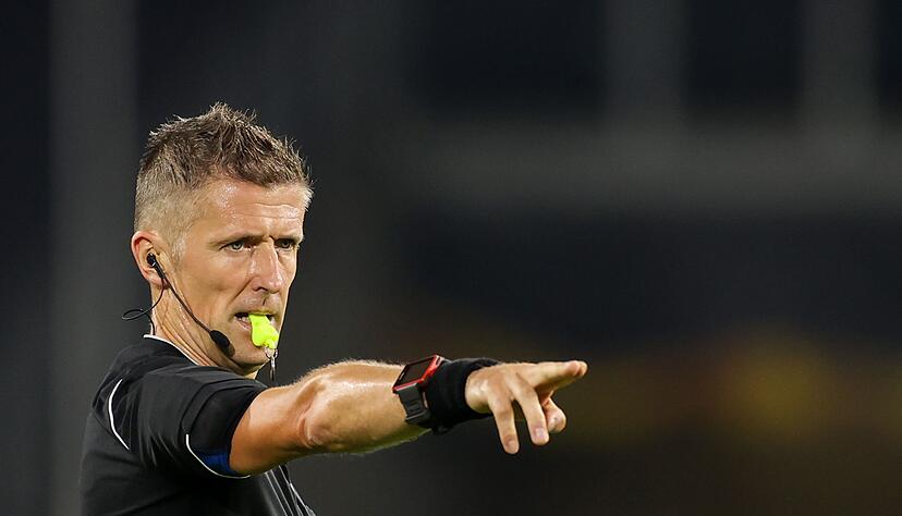 Schiedsrichter Daniele Orsato wird das Rückspiel des FC Bayern gegen Paris Saint-Germain pfeifen.