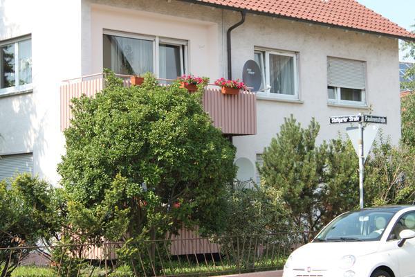 Gegen 14.15 Uhr am Freitag (29.07.11) wählte er den Notruf und schilderte den Beamten am Telefon seine Tat. Gegen 14.15 Uhr am Freitag (29.07.11) wählte er den Notruf und schilderte den Beamten am Telefon seine Tat.