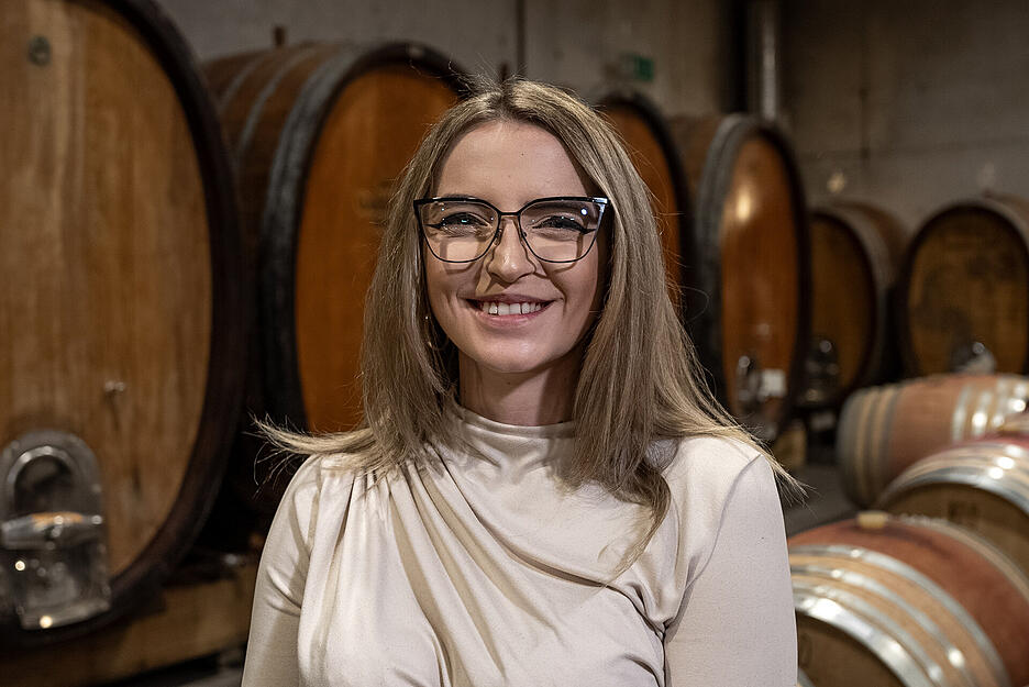 Lisa Schmid (22) aus Besigheim trug als Wengerterstochter schon mit sechs Jahren ihre Kinder-Butte und besaß ihre erste Rebschere. Die Industrieelektrikerin verbringt viel Freizeit in Steillagen und möchte als Weinkönigin vor allem jungen Menschen die Besonderheiten und Kultur Württembergs näherbringen.