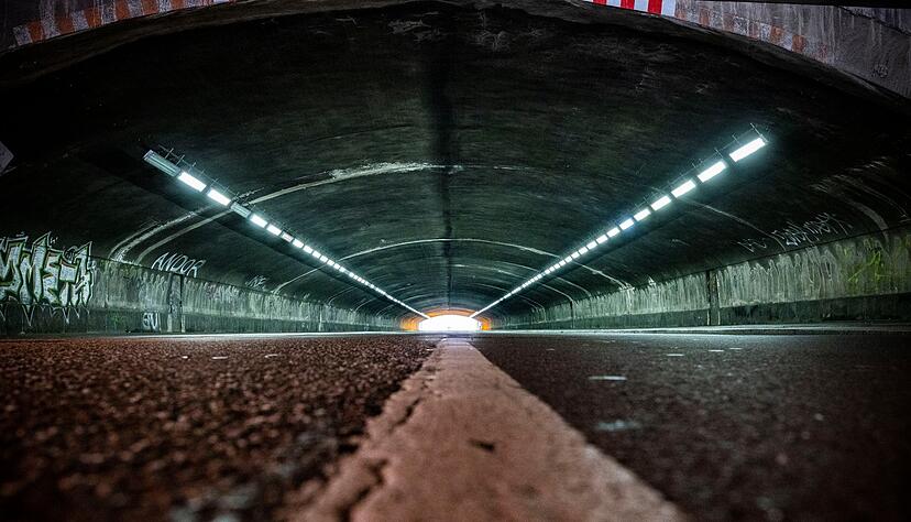 Durch den Tunnel f&uuml;hrte f&uuml;r alle Besucher der Weg auf das Festivalgel&auml;nde. Hier kam es zu dem t&ouml;dlichen Gedr&auml;nge. (Archivbild)