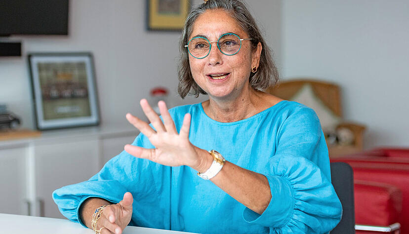 Am Besprechungstisch empf&auml;ngt Bettina W&uuml;rth ihre G&auml;ste. Einen PC sucht man in diesem B&uuml;ro vergebens. Foto: Mario Berger