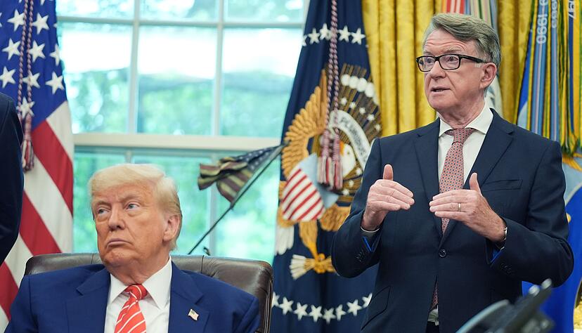 US-Präsident Trump und Peter Mandelson gerieten durch ihre Beziehungen zu Epstein beide unter Druck. (Archivbild) US-Präsident Trump und Peter Mandelson gerieten durch ihre Beziehungen zu Epstein beide unter Druck. (Archivbild)