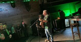 Charlie and the Bhoys waren geplant, doch daraus wurde nichts. Live-Musik gab es dennoch in Stuttgart f&uuml;r die Fans von Celtic Glasgow.