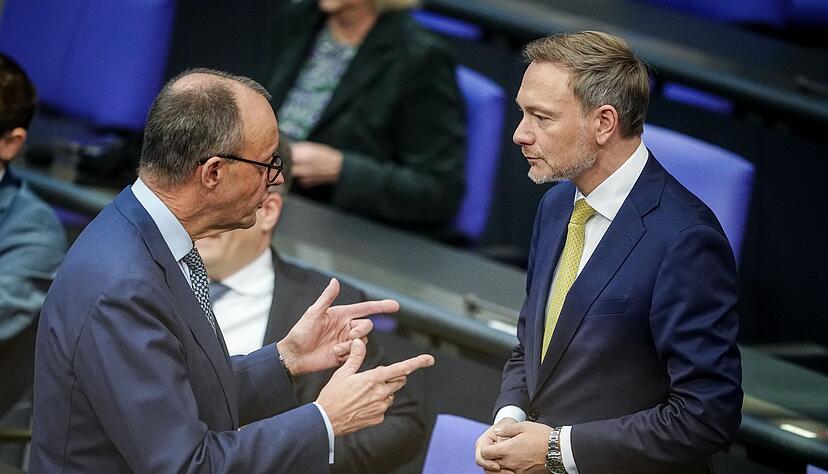 Christian Lindner (r) will gerne mit Friedrich Merz regieren - aber einer Meinung sind sie nicht immer. (Archivbild)