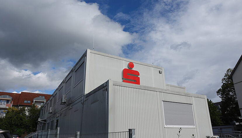 Die Verwaltung hat vorgeschlagen, die Interimscontainer der Kreissparkasse zur Unterbringung von Fl&uuml;chtlingen zu nutzen.