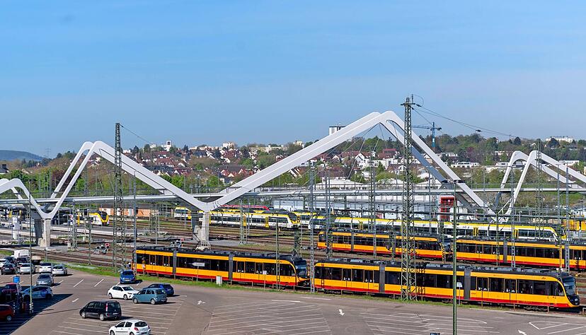 Die Buga-Brücke kann immer noch nicht offiziell eingeweiht werden. Die Mängelliste ist lang, das Verfahren zur Beweissicherung läuft. Die Buga-Brücke kann immer noch nicht offiziell eingeweiht werden. Die Mängelliste ist lang, das Verfahren zur Beweissicherung läuft.