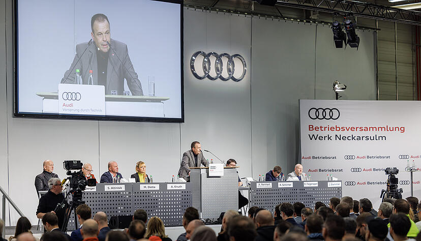 Bei der letzten Betriebsversammlung des Jahres in Neckarsulm rief Betriebsratschef Rainer Schirmer die Vorstände des Unternehmens dazu auf, keine Verschiebungen beim Anlauf des B10 zuzulassen.