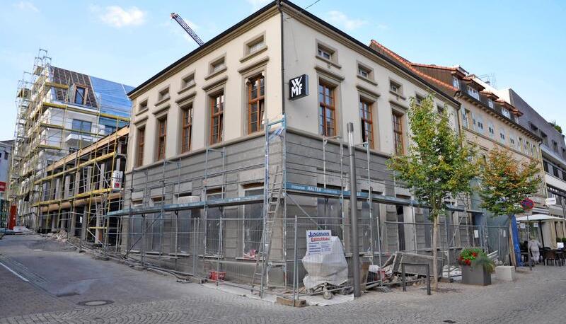 Es geht voran an der Kaiser-Ecke in Eppingen, allerdings nicht so schnell, wie geplant. Auch den neuen Eröffnungstermin Anfang Dezember bezeichnet der Architekt als "sportlich". Foto: Alexander Hettich