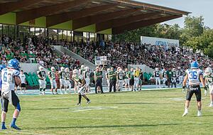 "Jetzt gibt es eine Spielstätte mit richtiger Stadionatmosphäre", sagt Oberbürgermeister Pelgrim zum umgebauten Stadion. "Jetzt gibt es eine Spielstätte mit richtiger Stadionatmosphäre", sagt Oberbürgermeister Pelgrim zum umgebauten Stadion.