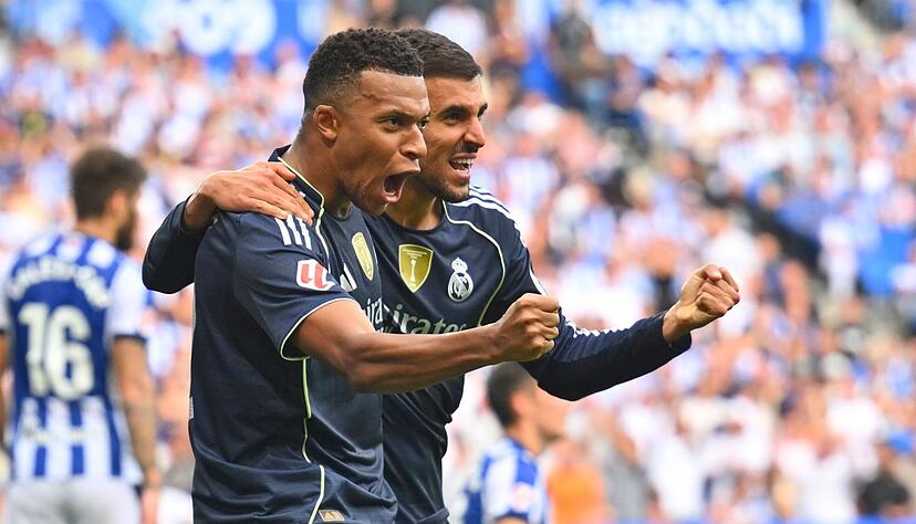 Stürmerstar Kylian Mbappé (l) war der Garant für den vierten Saisonsieg von Real Madrid. Stürmerstar Kylian Mbappé (l) war der Garant für den vierten Saisonsieg von Real Madrid.