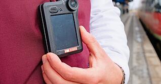 In den Bussen und Bahnen der AVG darf das DB-Personal k&uuml;nftig Bodycams einsetzen. (Symbolbild)