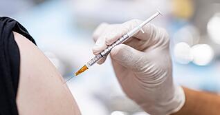 Wegen angeblicher gesundheitlicher Sch&auml;den nach einer Corona-Schutzimpfung wollte ein Kl&auml;ger vor Gericht Schadenersatz von BioNTech erstreiten.