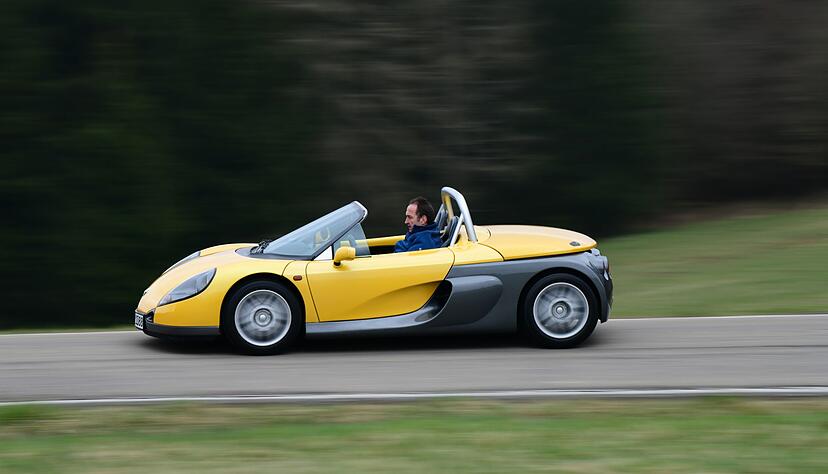 Den Elementen recht schutzlos ausgesetzt: Und angesichts der lediglich 930 Kilo Gewicht reichen rund 150 PS durchaus f&uuml;r sehr dynamische Erlebnisse.