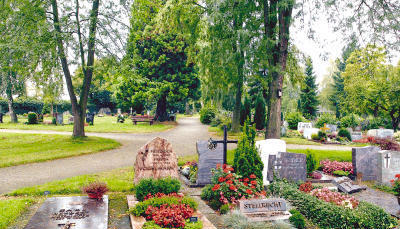 Der Friedhof in Obersulm-Eschenau: Die Verwaltung klärt, ob es Bedarf an modernen Bestattungsformen für Urnen gibt. (Foto: Ulrike Kugler)