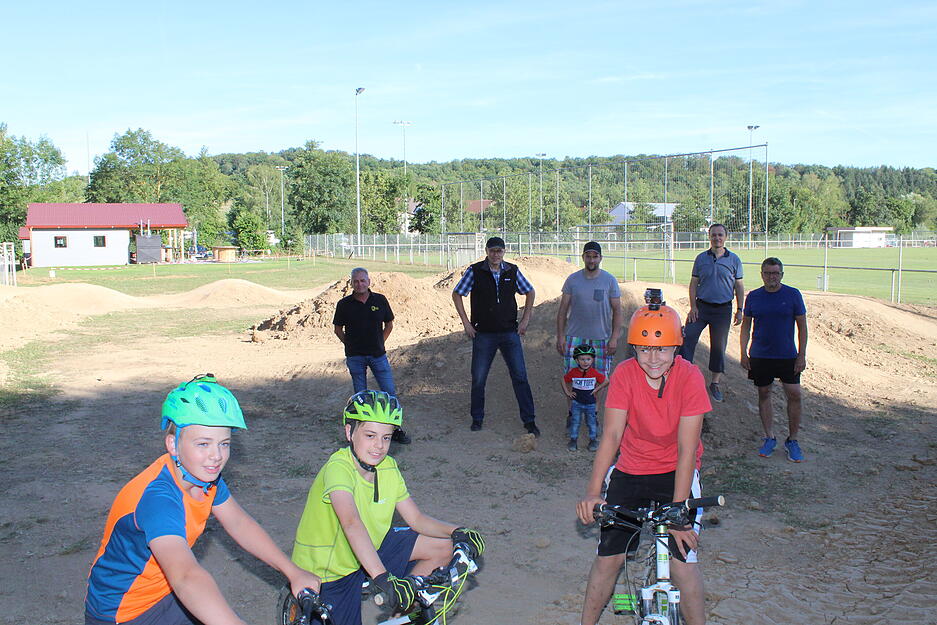 Biker auf dem neuen Pumptrack in Berwangen