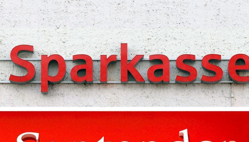 Die Sparkassen und die spanische Santander-Bank streiten seit Jahren um die Markenfarbe Rot. Foto: Jens Wolf