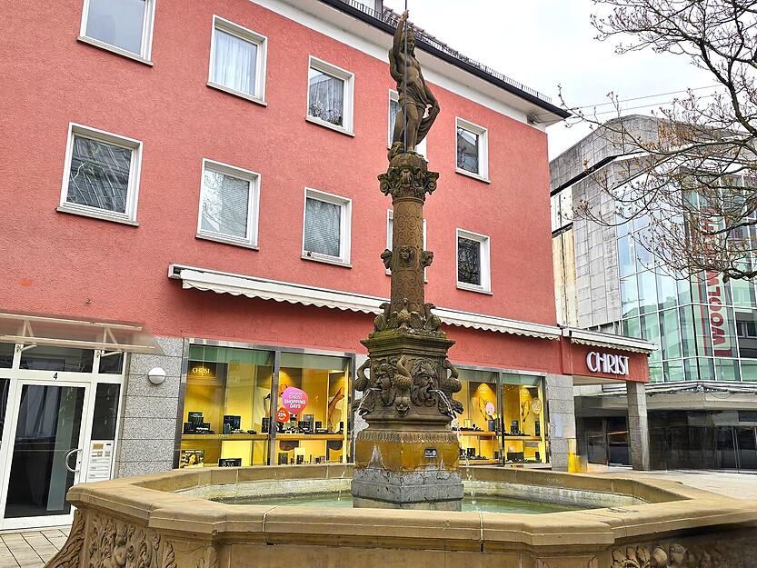 Der Fleinertorbrunnen in der Fussg&auml;ngerzone Fleiner Strasse ist ein bedeutendes Zeugnis der Heilbronner Stadtgeschichte.